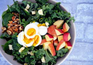 Recipe for Kale salad with apple and cheddar