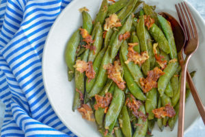 Recipe for Parmesan Roasted Snap Peas. Delicious spring side that comes together in minutes. #sidedish #protein #springrecipe #snappeas #cheesy #parmesan #healthy #lowcalorie